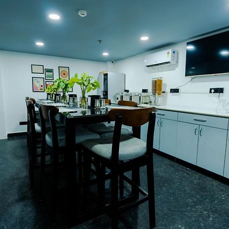 Bedchambers Luxury Apartment Near Golf Course Road Gurgaon Dış mekan fotoğraf