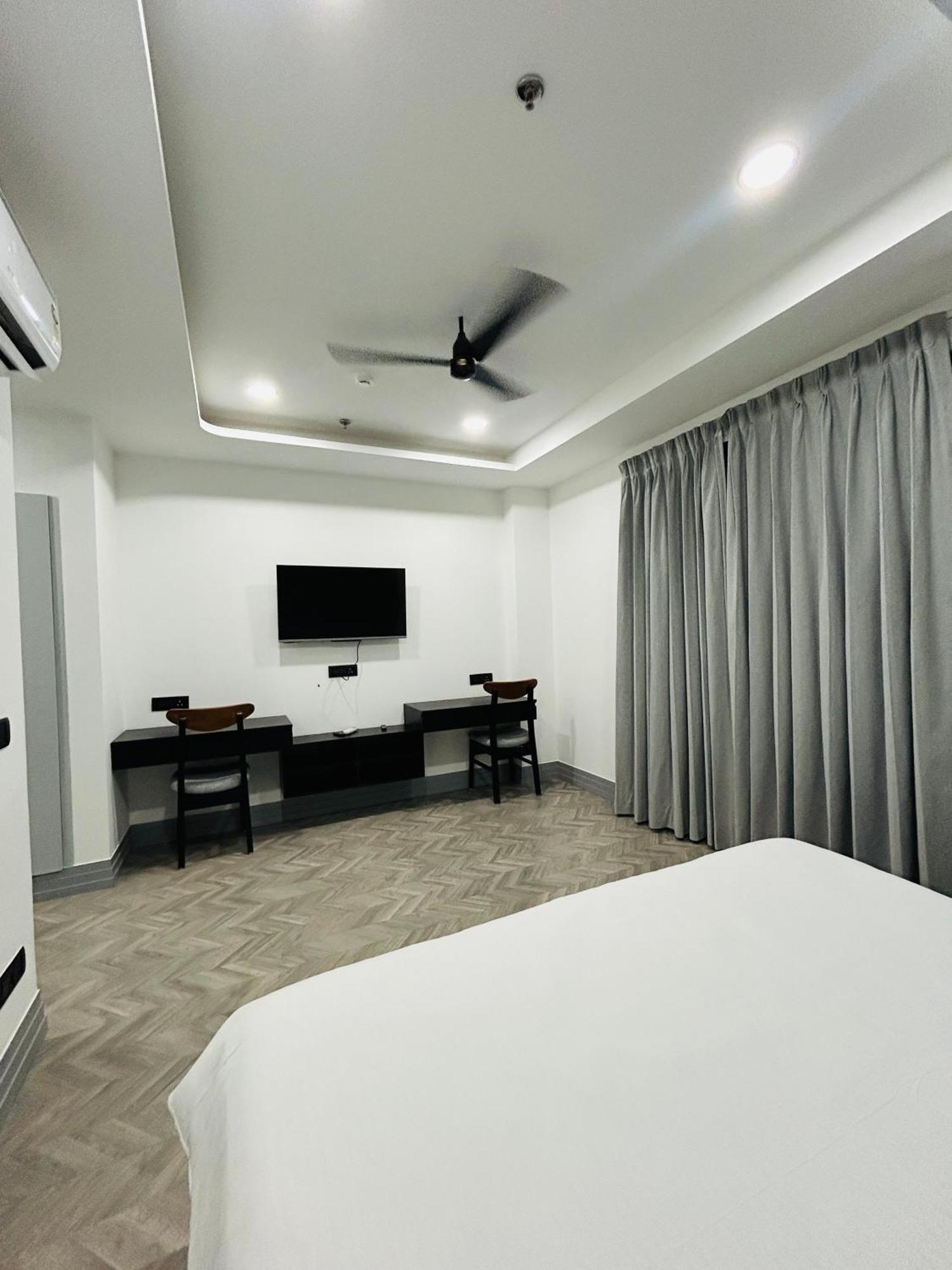 Bedchambers Luxury Apartment Near Golf Course Road Gurgaon Dış mekan fotoğraf