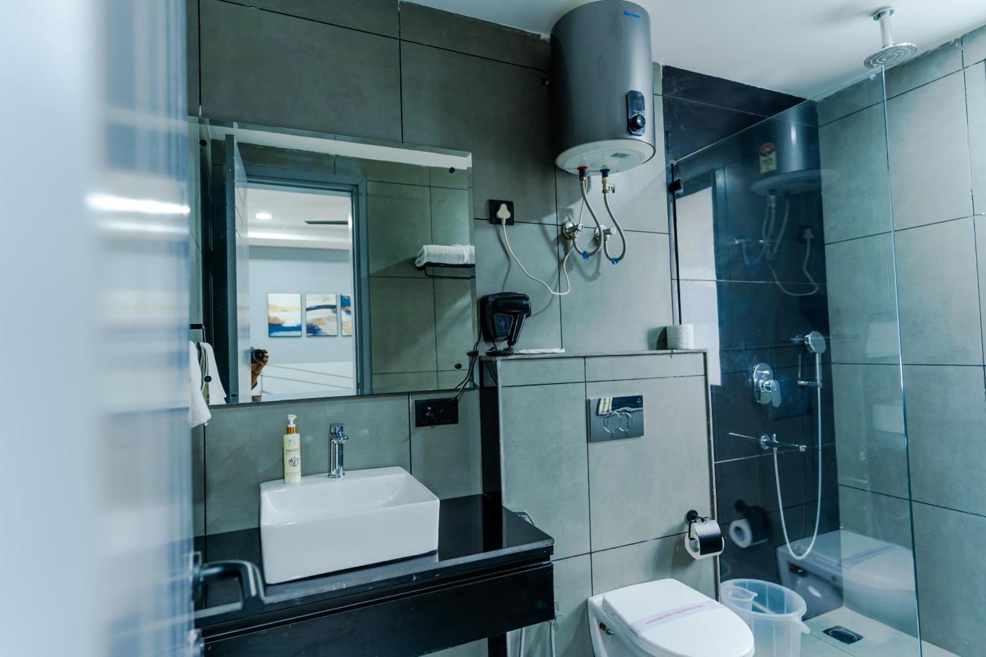 Bedchambers Luxury Apartment Near Golf Course Road Gurgaon Dış mekan fotoğraf