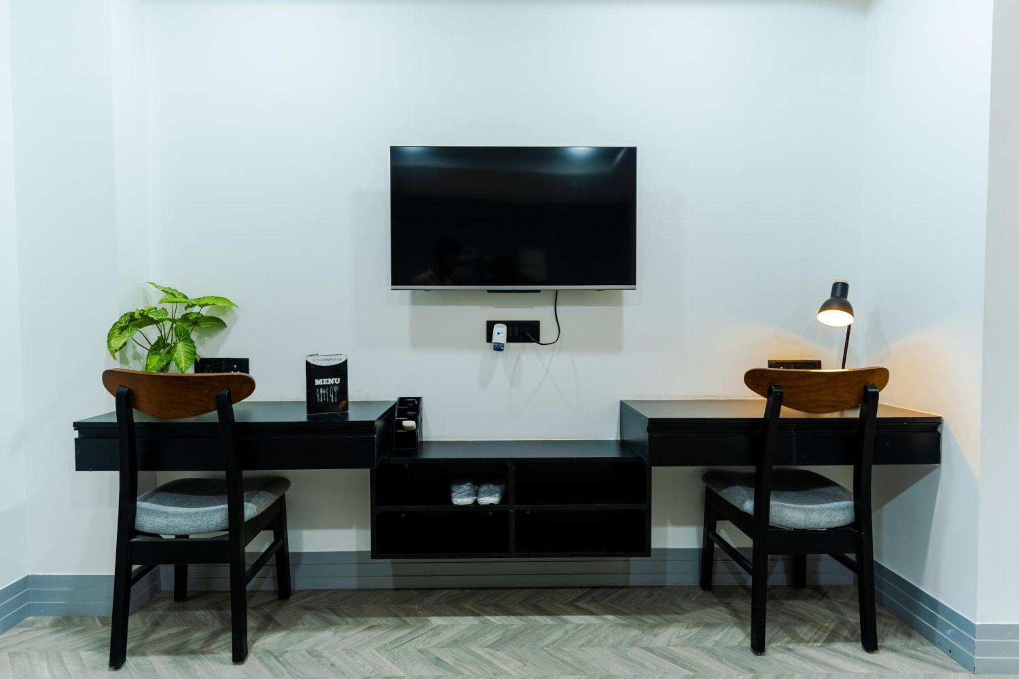 Bedchambers Luxury Apartment Near Golf Course Road Gurgaon Dış mekan fotoğraf