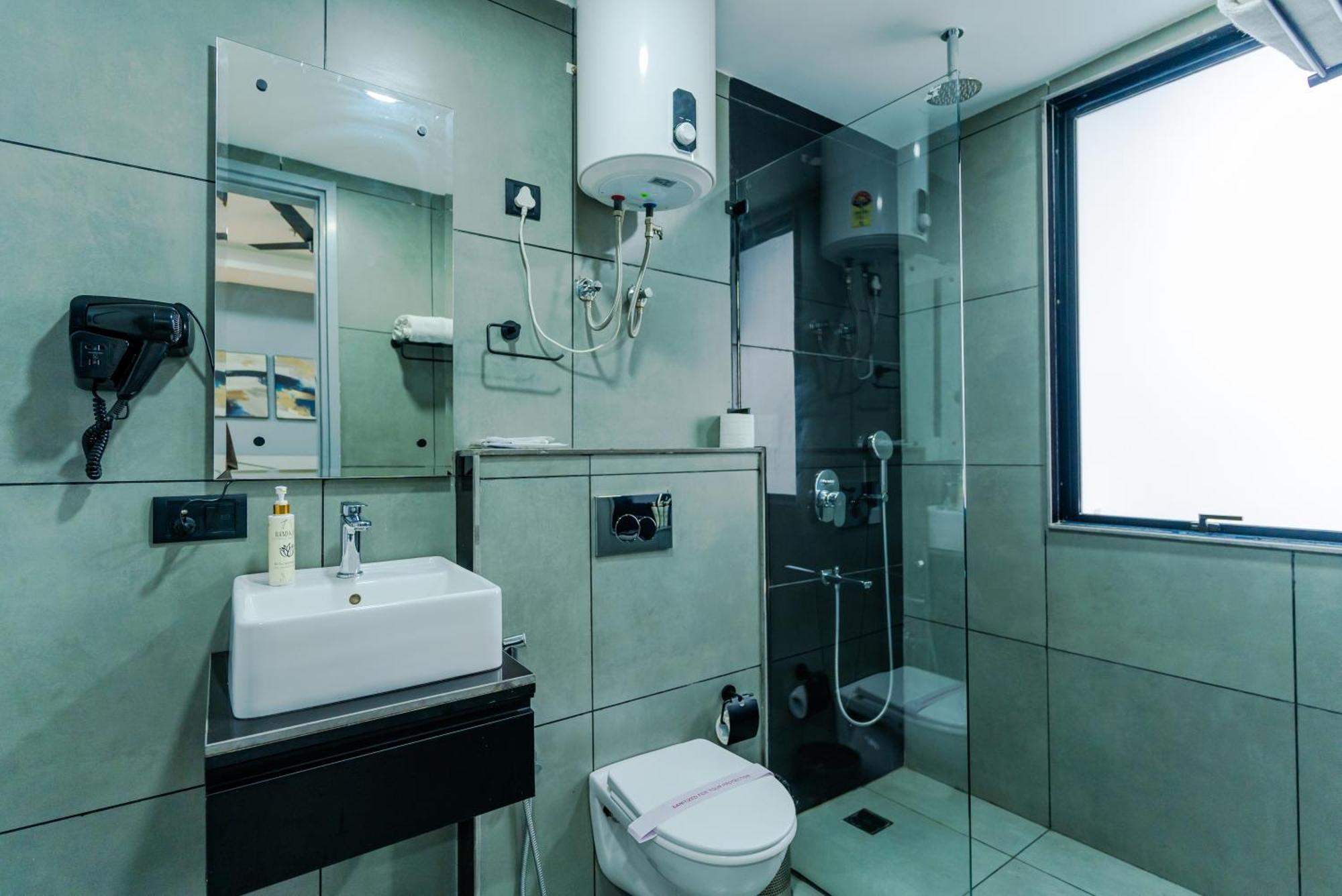 Bedchambers Luxury Apartment Near Golf Course Road Gurgaon Dış mekan fotoğraf