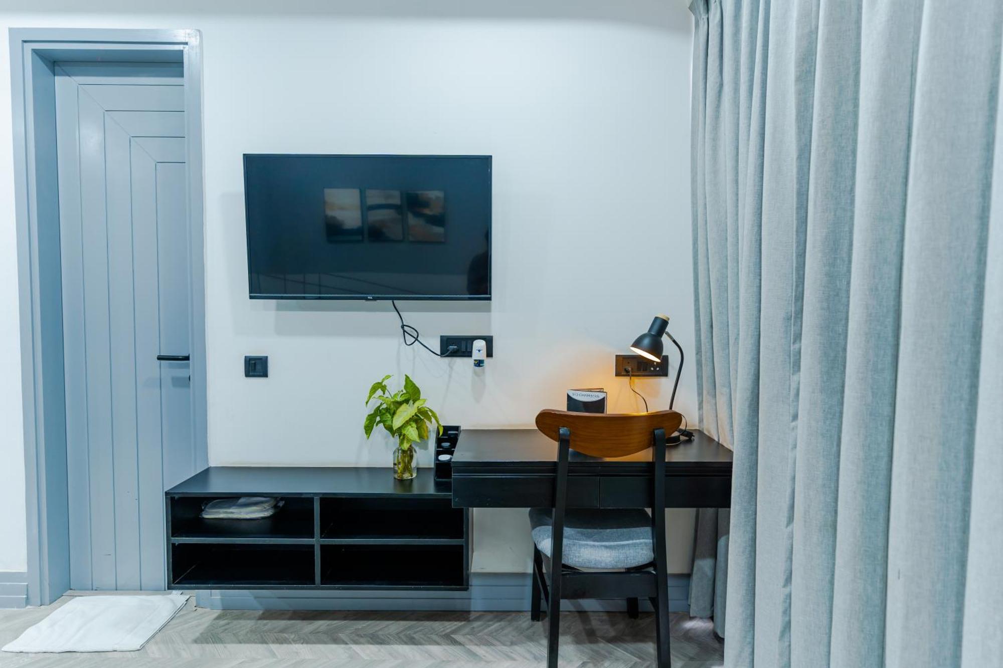 Bedchambers Luxury Apartment Near Golf Course Road Gurgaon Dış mekan fotoğraf