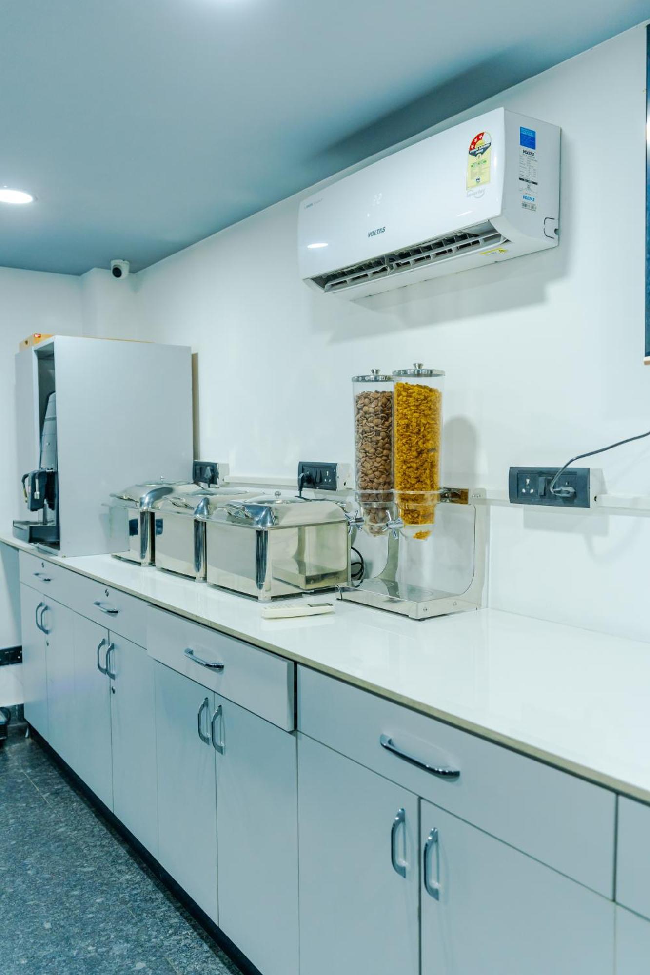 Bedchambers Luxury Apartment Near Golf Course Road Gurgaon Dış mekan fotoğraf