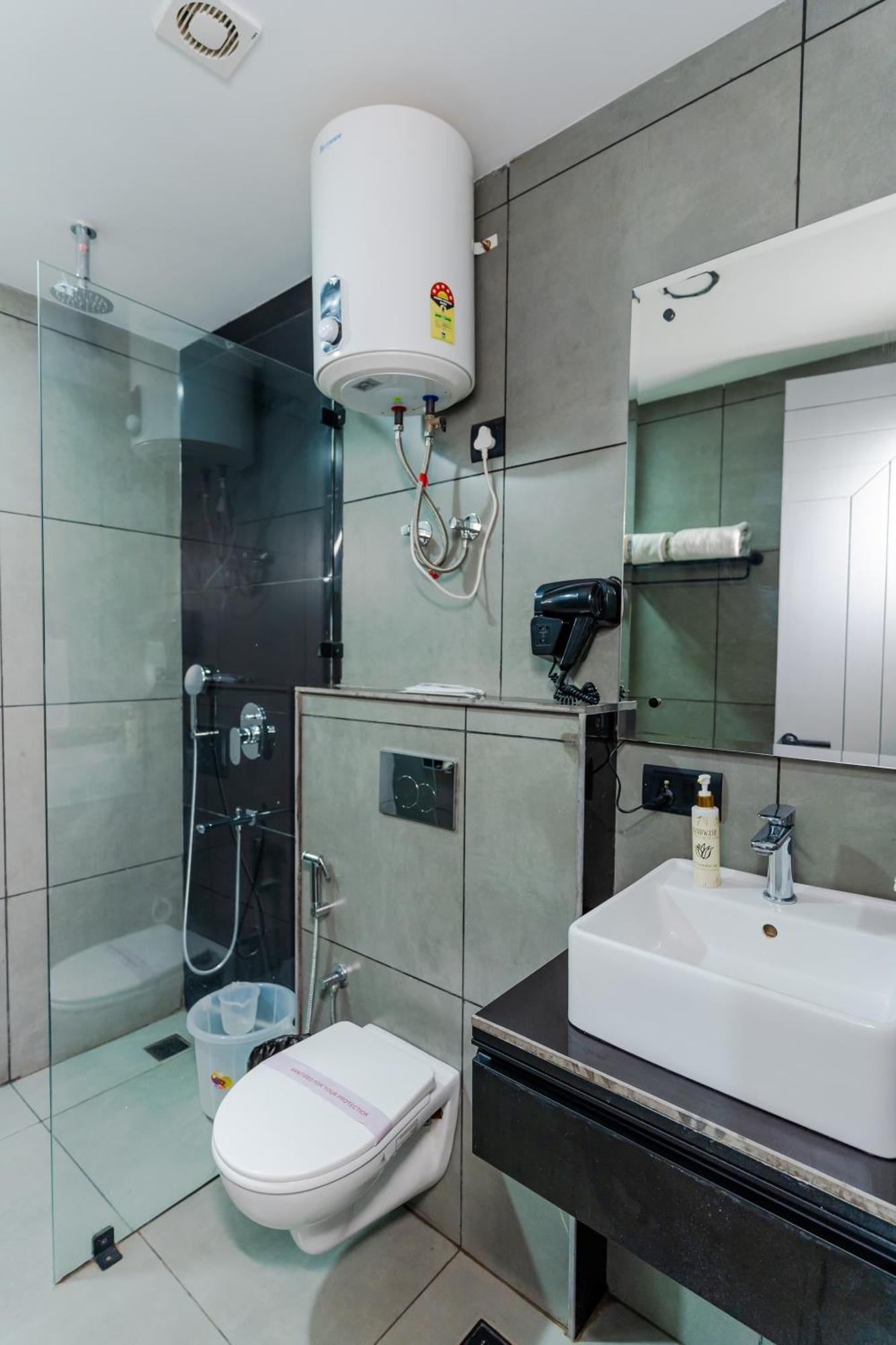 Bedchambers Luxury Apartment Near Golf Course Road Gurgaon Dış mekan fotoğraf